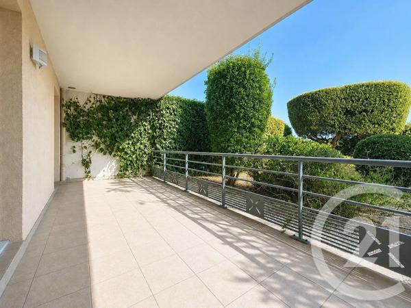 Appartement T3 à vendre  3 pièces - 75,05 m 2   FREJUS  - 83