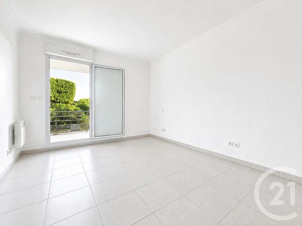 Appartement T3 à vendre  3 pièces - 75,05 m 2   FREJUS  - 83
