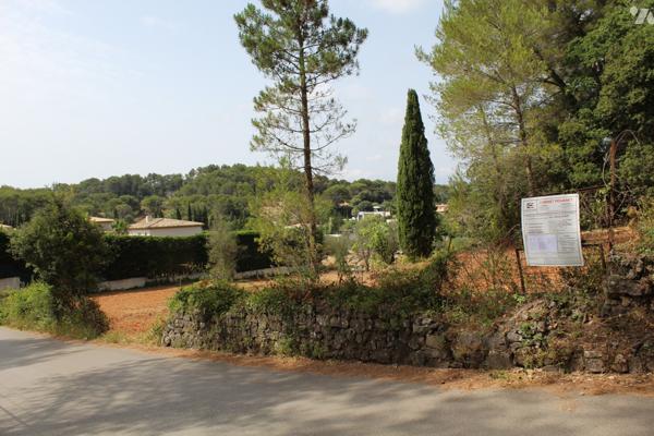 Mougins Pablo Picasso terrain avec permis accordé pour villa de 318m² avec piscine.
