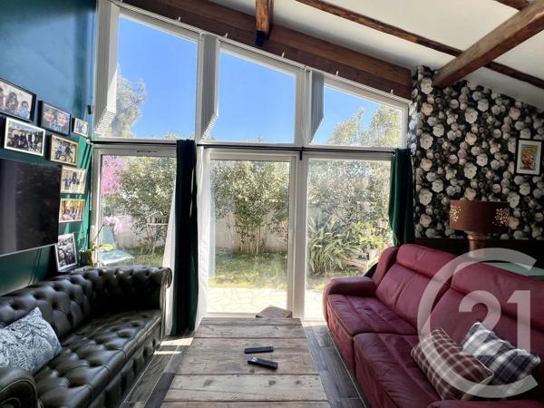 Maison à vendre  6 pièces - 126 m 2   LA LONDE LES MAURES  - 83