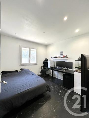 Maison à vendre  6 pièces - 126 m 2   LA LONDE LES MAURES  - 83