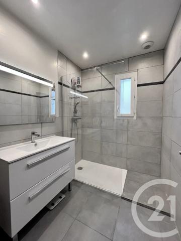 Maison à vendre  6 pièces - 126 m 2   LA LONDE LES MAURES  - 83