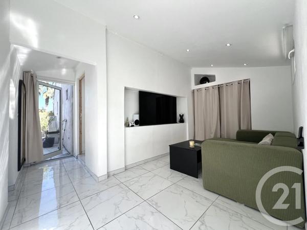 Maison à vendre  6 pièces - 126 m 2   LA LONDE LES MAURES  - 83