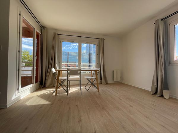 Appartement T1 à louer au dernier étage à Évry Courcouronnes
