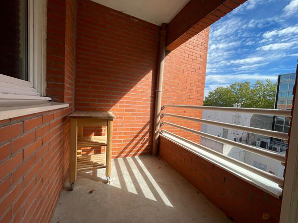 Appartement T1 à louer au dernier étage à Évry Courcouronnes