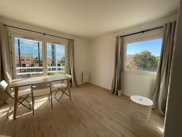 Appartement T1 à louer au dernier étage à Évry Courcouronnes