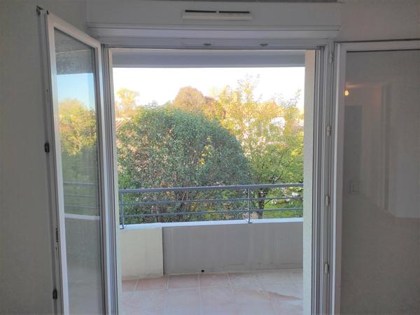 Le Pontet (84130) Résidence récente, T3 avec terrasse et parking sécurisé trés bon emplacement