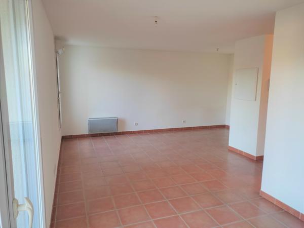 Le Pontet (84130) Résidence récente, T3 avec terrasse et parking sécurisé trés bon emplacement