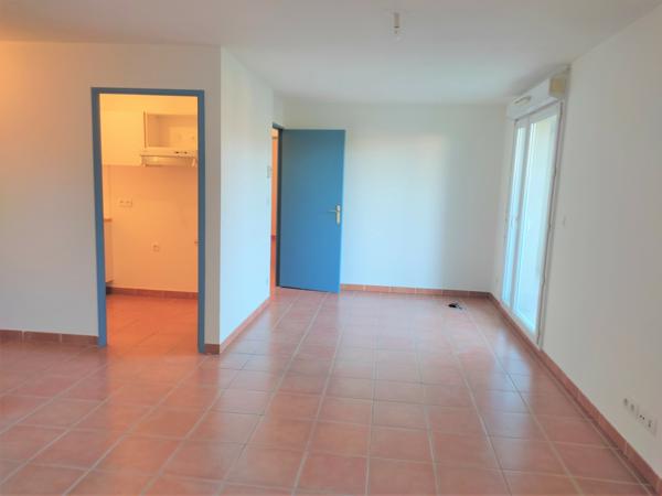 Le Pontet (84130) Résidence récente, T3 avec terrasse et parking sécurisé trés bon emplacement