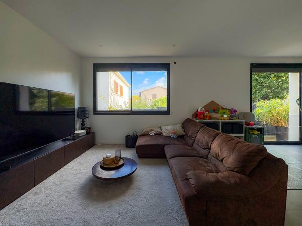 Maison rénovée de 144 m² avec studio