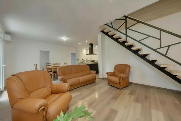 SOUSTONS-PLAGE -Maison de maître rénovée de 176 m² avec grange de 120 m² sur un airial