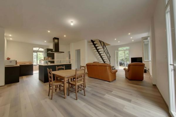 SOUSTONS-PLAGE -Maison de maître rénovée de 176 m² avec grange de 120 m² sur un airial