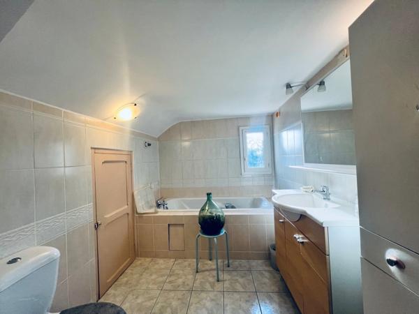 Maison 75m², 2 chambres, jardin et dépendances