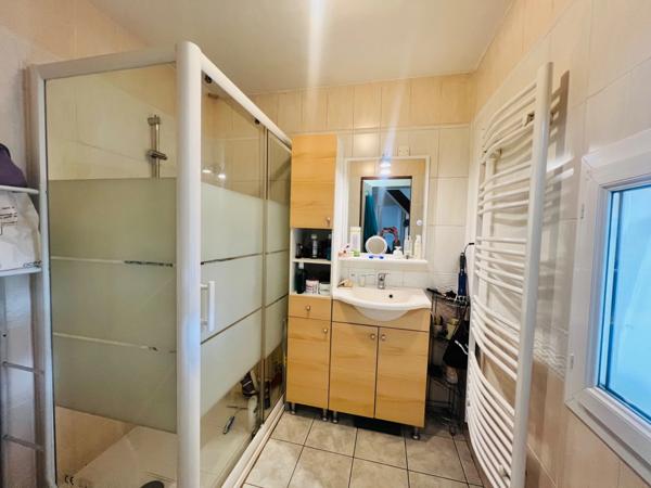 Maison 75m², 2 chambres, jardin et dépendances