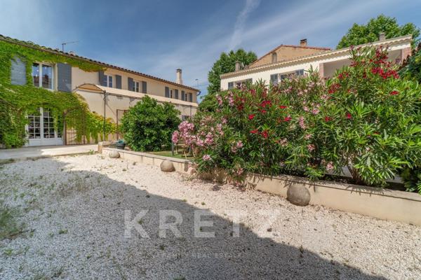 Salon-de-Provence – Propriété familiale 6 chambres avec deux habitations indépendantes et piscine
