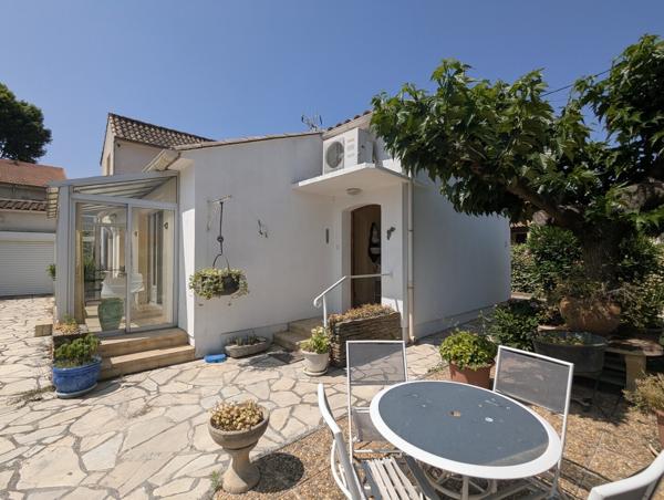 Villa plain pied avec garage et jardin dans le village au calme