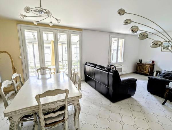 Villa plain pied avec garage et jardin dans le village au calme