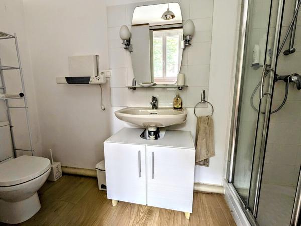 Villa plain pied avec garage et jardin dans le village au calme