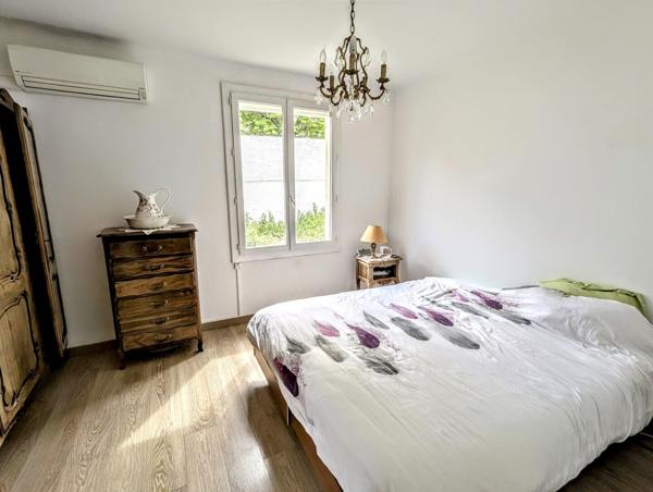 Villa plain pied avec garage et jardin dans le village au calme