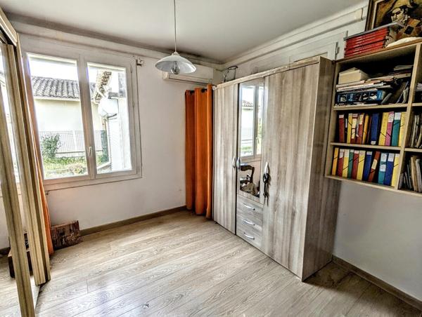 Villa plain pied avec garage et jardin dans le village au calme