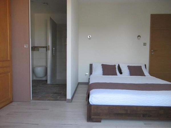 Cucuron, rare à la vente bastidon rénové en bordure de village