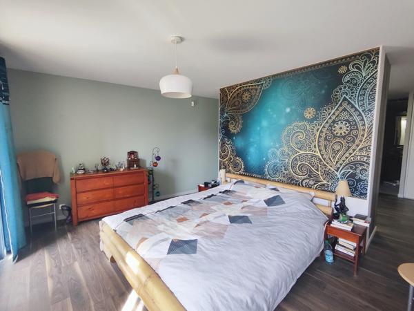 Cucuron, rare à la vente bastidon rénové en bordure de village