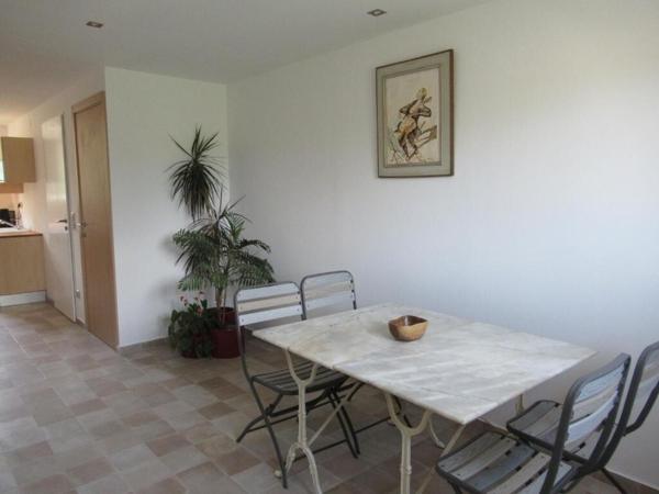 Cucuron, rare à la vente bastidon rénové en bordure de village