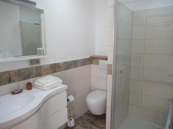 Cucuron, rare à la vente bastidon rénové en bordure de village