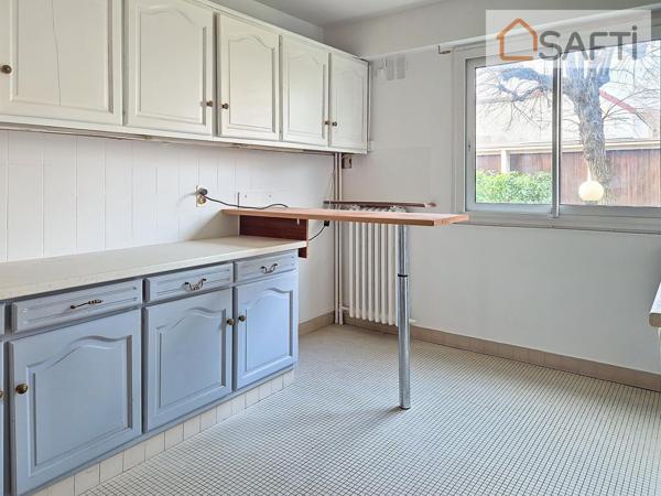 Au calme, à 2 pas du RER et des commerces, joli T2 possibilité T3 avec jardin.