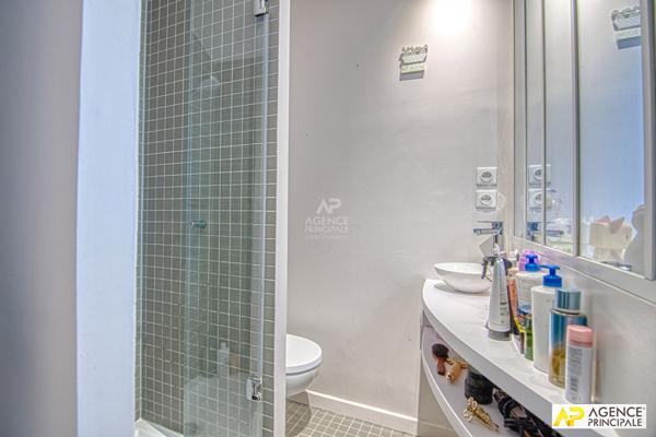 Versailles Rive-Droite Maison de ville 117 m² au sol avec cour et terrasse privative de 52 m² €995 000 ** - Référence 25380