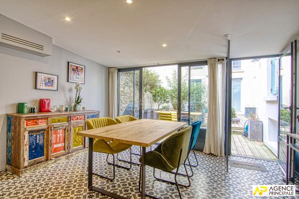 Versailles Rive-Droite Maison de ville 117 m² au sol avec cour et terrasse privative de 52 m² €995 000 ** - Référence 25380