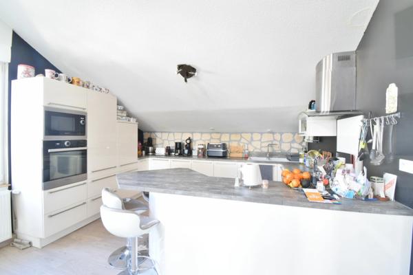 Appartement et local commercial - beaux volumes et multiples possibilités - PARGNY SUR SAULX