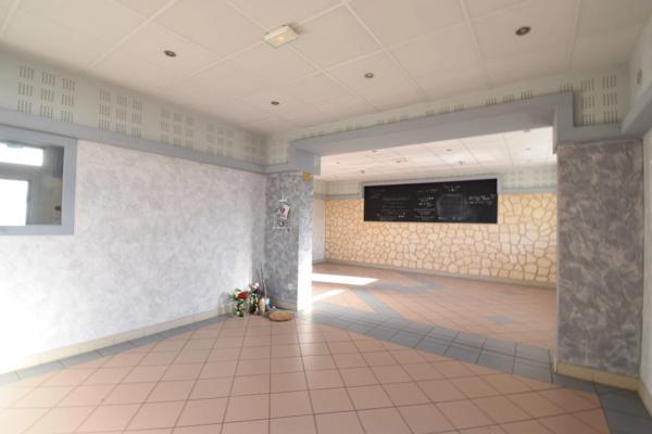 Appartement et local commercial - beaux volumes et multiples possibilités - PARGNY SUR SAULX