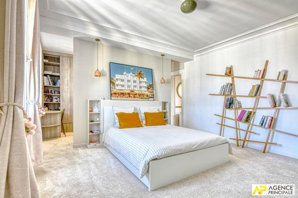 "Versailles Les Près" Sublime appartement meublé de 6 pièces de 150 m² avec cave ! Loyer 4 200 €/mois charges comprises **  - Référence  28372