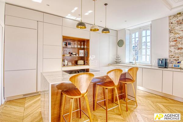 "Versailles Les Près" Sublime appartement meublé de 6 pièces de 150 m² avec cave ! Loyer 4 200 €/mois charges comprises **  - Référence  28372