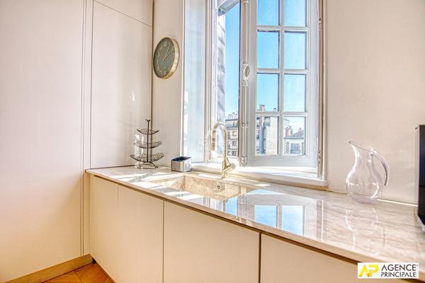 "Versailles Les Près" Sublime appartement meublé de 6 pièces de 150 m² avec cave ! Loyer 4 200 €/mois charges comprises **  - Référence  28372
