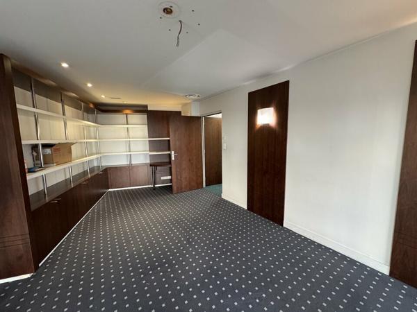 TOURS HYPER CENTRE BUREAUX A VENDRE 250 M² PARKINGS TERRASSE OPPORTUNITE