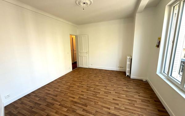 Appartement à louer    2 pièces • 42,80 m2 Asnières-sur-Seine