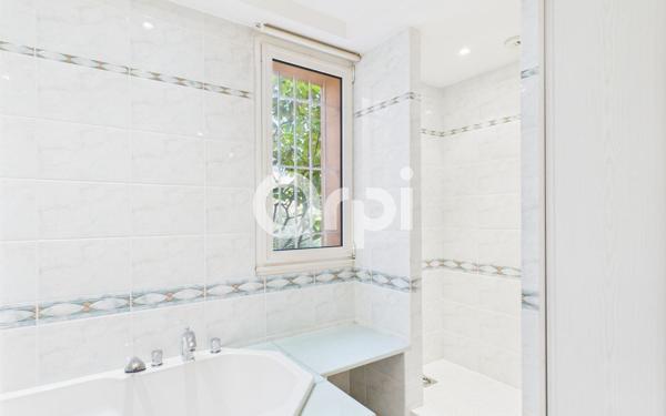 Maison à vendre    6 pièces •  Mandelieu-la-Napoule