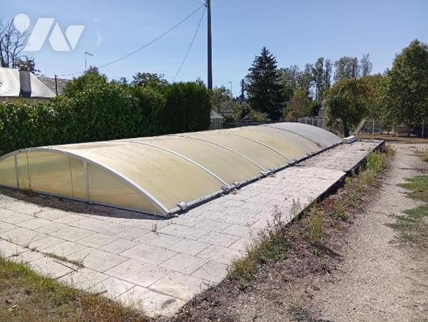 Maison à vendre à Mer, Loir-et-Cher (41)

Pavillon des années 1960 rénové avec goût comprenan...