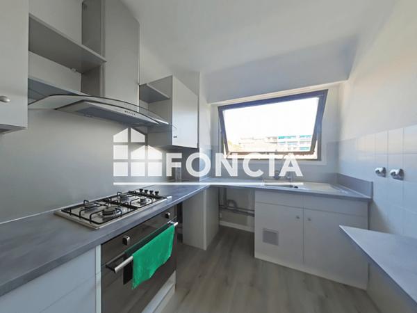 Location Appartement 4 pièces 84.75 m² - 39 IMPASSE FLEURIE St Laurent Du Var 06700