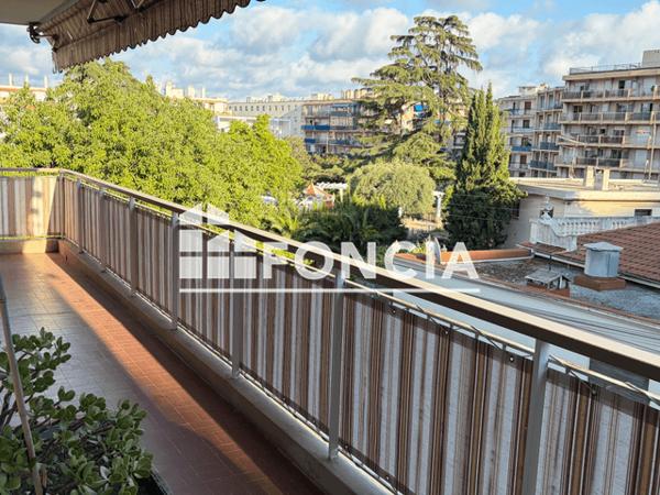 Location Appartement 4 pièces 84.75 m² - 39 IMPASSE FLEURIE St Laurent Du Var 06700