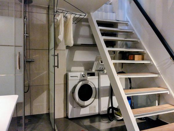 Grand studio rénové, dans une rue adjacente à la rue de Vaugirard