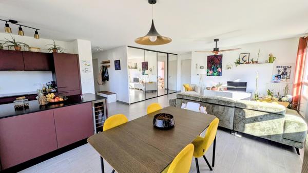 Superbe appartement avec terrasse, double garage et vue dégagée 362 000 €