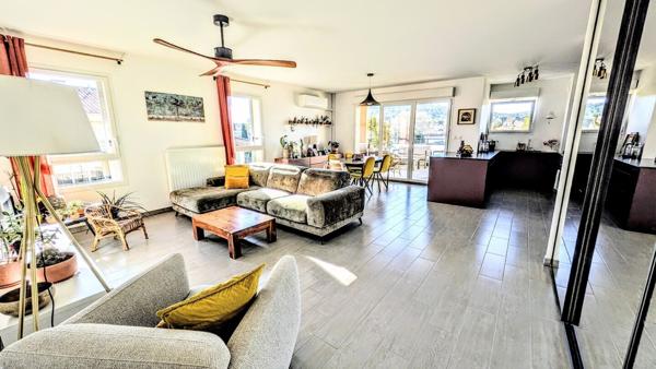 Superbe appartement avec terrasse, double garage et vue dégagée 362 000 €