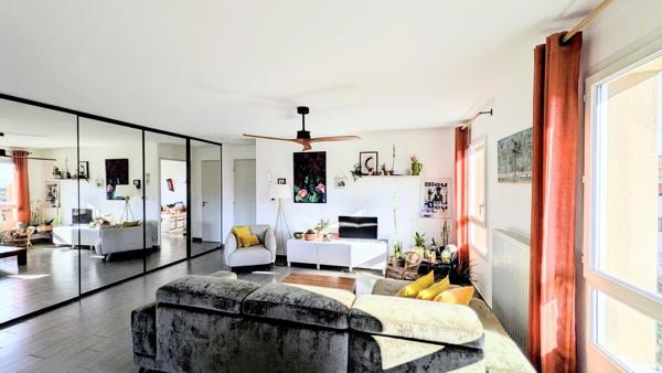 Superbe appartement avec terrasse, double garage et vue dégagée 362 000 €