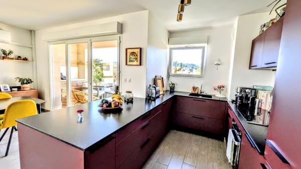 Superbe appartement avec terrasse, double garage et vue dégagée 362 000 €