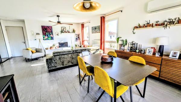 Superbe appartement avec terrasse, double garage et vue dégagée 362 000 €