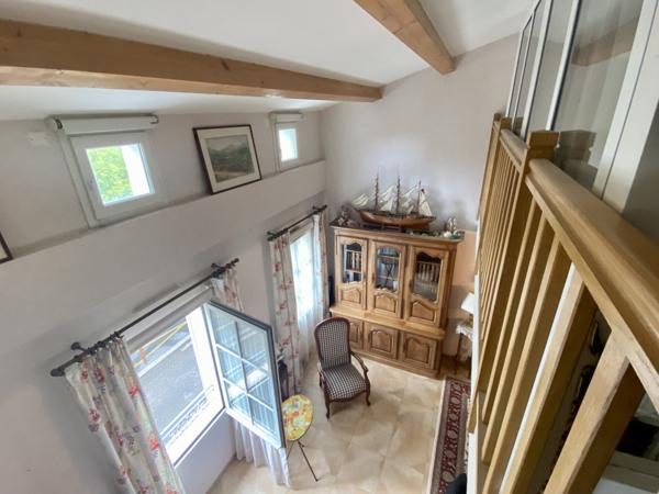 VIEUX PORT – DERNIER ÉTAGE AVEC VUE !