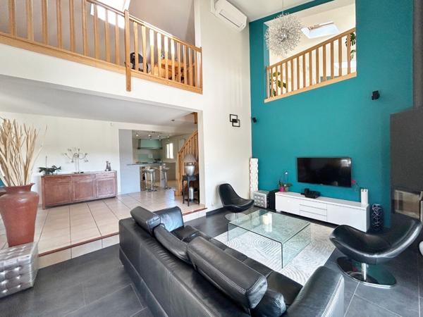 Maison Aussonne 8 pièce(s) avec piscine sur 1236 m² de terrain, hors couloir aérien
